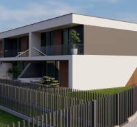 Ein Einfamilienhaus in Piešťany mit modernem Design und Garten, umgeben von einem Zaun.
