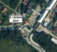Luftaufnahme eines 23m² großen Grundstücks in der Štrajkova-Straße in Handlová.