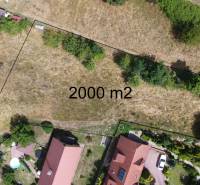 Luftaufnahme eines 2000 m² großen Baugrundstücks in Banská Štiavnica in der Straße SNP.