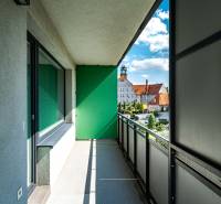 Balkon einer 2-Zimmer-Wohnung in der Strojárenská Straße, Košice - Stadtteil Altstadt.