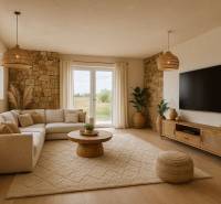 Wohnzimmer in einem Einfamilienhaus mit einem bequemen Sofa und Holzmöbeln.