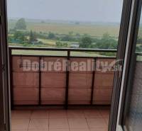 Blick vom Balkon einer 2-Zimmer-Wohnung in Bratislava - Petržalka mit Umgebung der Natur.
