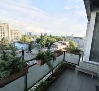 Blick auf Bratislava vom Balkon einer 4-Zimmer-Wohnung in der Dostojevského Straße.