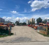 Grundstücke - Gewerbe mit Lastwagen auf der Panónska-Straße in Bratislava - Petržalka.