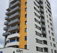 Hochhaus mit der Aufschrift 