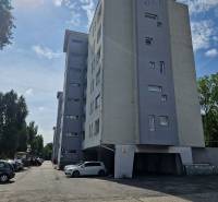 Wohnhaus an der Vrakunská-Straße in Bratislava - Ružinov, Angebot einer 2-Zimmer-Wohnung.