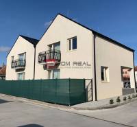 Einfamilienhaus mit Balkonen in der Pekná-Straße in Ivanka pri Dunaji, 3-Zimmer-Wohnung.