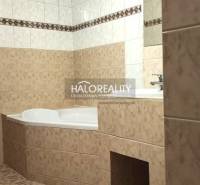 Badezimmer in einer 4-Zimmer-Wohnung mit Eckbadewanne und Keramikfliesen.