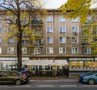 Gebäude mit Restaurant und Terrasse in der Košická-Straße in Bratislava - Ružinov.
