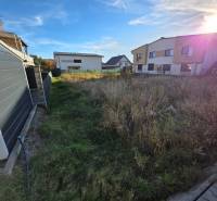 Sonnige Grundstücke - Wohnen in Bytča, geeignet für den Bau mit umliegender Bebauung.