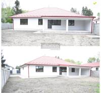 Ein Einfamilienhaus in Závod mit rotem Dach, geräumigem Hof und überdachter Terrasse.