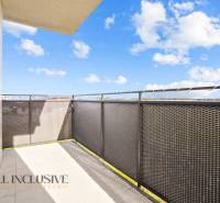 Balkon mit Aussicht in einer Zweizimmerwohnung im Panónsky háj in Dunajská Streda.