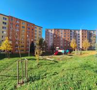 Mehrfamilienhaus mit Spielplatz in der Federátov-Straße in Prešov für eine 3-Zimmer-Wohnung.