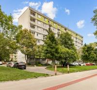 Prenájom prerobeného 1i bytu s balkónom a pivnicou v skvelej lokalite na Exnárovej ul. v Ružinove