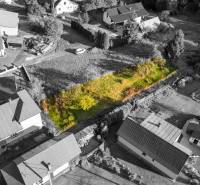 Grundstücke - Wohnen in Turzovka, umgeben von Häusern auf leicht geneigtem Gelände.