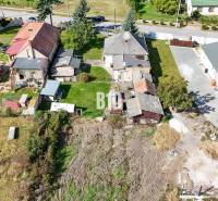 Luftaufnahme von Einfamilienhäusern und Gärten in Ondrejovce.