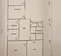 Grundriss eines Einfamilienhauses in Čierna Voda mit geräumigen Zimmern und einem Technikraum.