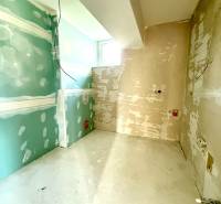 Samozrejme, prosím, poskytnite text, ktorý chcete preložiť do nemčiny.