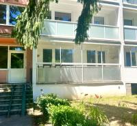 Wohnhaus in der Kapitána Nálepku, Košice - Stadtteil Staré Mesto, mit Balkonen und Garten.