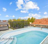 Schwimmbad auf der Terrasse eines Einfamilienhauses in der Kúpeľná-Straße in Dunajská Streda.