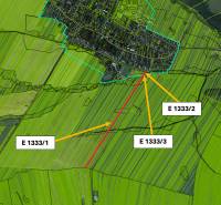 Ansicht von landwirtschaftlichen und forstwirtschaftlichen Flächen bei Štrba mit eingezeichneten Parzellen.