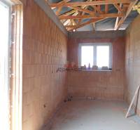 Innenraum in einem Gebäude in der Straße Nové Mesto nad Váhom, zukünftiges Einfamilienhaus.