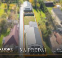 Einfamilienhaus in Orechová Potôň, eingezäuntes Grundstück, Grünflächen und benachbarte Gebäude. Zu verkaufen.