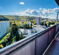 Blick vom Balkon in einer Einzimmerwohnung in der Nádražná-Straße in Partizánske.