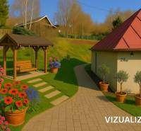 Ein Einfamilienhaus in Štiavnické Bane mit einer Holzbank, Blumen und grünen Sträuchern im Garten.