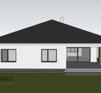 Ein Einfamilienhaus in Bajč mit weißer Fassade und einem gegliederten Dach.