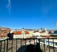Blick auf Bratislava-Staré Mesto vom Balkon einer 3-Zimmer-Wohnung in der Dunajská-Straße.