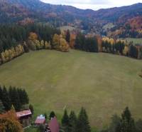 Investitionsgrundstück auf Erholungsgrundstücken in Čertov, Lazy pod Makytou, umgeben von Wäldern.