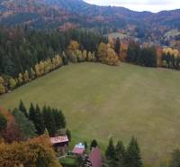 Herbstlicher Ausblick auf die Erholungsgrundstücke bei der Gemeinde Lazy pod Makytou, Teil Čertov.