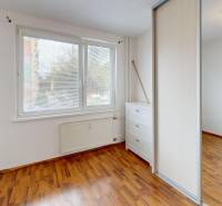 Na-predaj-3-izbovy-byt-prerobeny-na-4-izbovy-s-balkonom-vo-vyhladavanej-lokalite-Levic-Bedroom 1.jpg