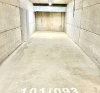 Betongarage in der Karpatská-Straße in Poprad mit der Nummer 101/093.