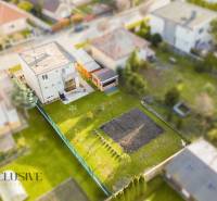 Einfamilienhaus in Dunajská Streda mit großem Garten und Pavillon in ruhiger Lage.