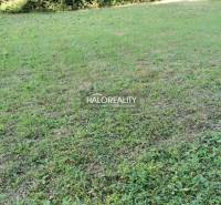 Baugrundstück in Modrová, geeignet für den Bau in einer natürlichen Umgebung.