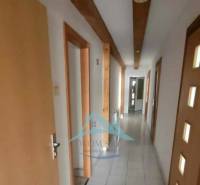 Ospravedlňujem sa, ale potrebujem vedieť, čo konkrétne chcete preložiť do nemčiny. Mohli by ste mi poskytnúť text, ktorý potrebujete preložiť?