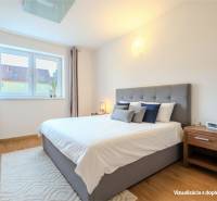 Schlafzimmer in einer 2-Zimmer-Wohnung mit einem bequemen Bett, einem Nachttisch und einem Boden mit Holzdekor.