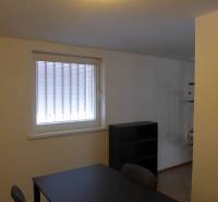 Ospravedlňujem sa, ale potrebujem vedieť, čo presne chcete preložiť do nemčiny. Mohli by ste mi poskytnúť text, ktorý chcete preložiť?