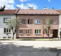 Medveckého Straße in Ružomberok mit einem Wohnhaus, geeignet für eine Wohnung mit 5 oder mehr Zimmern.