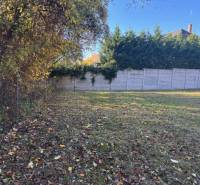 Grünes Grundstück in der Karpatská-Straße in Marianka, geeignet für Wohnzwecke.