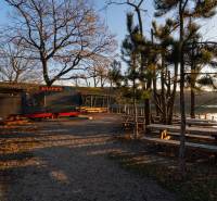 Bufet am See in der Borovicová-Straße in Lozorno, Grundstücke - Wohnen.