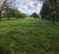 Baugrundstücke in der Stadt Vranov nad Topľou in der Straße Malá Domaša mit Rasenfläche.