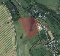 Luftkarte von landwirtschaftlichen und forstwirtschaftlichen Flächen in der Umgebung von Banská Štiavnica.