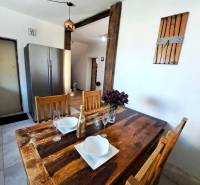 Samozrejme, prosím, poskytnite text, ktorý chcete preložiť do nemčiny.