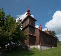 Holzkirche in Varadka mit blauem Himmel, Grundstücke - Wohnen.