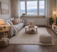 Wohnzimmer in einer 3-Zimmer-Wohnung mit Holzboden und bequemen Sitzgelegenheiten.