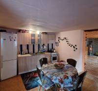 Samozrejme, prosím, poskytnite text, ktorý chcete preložiť do nemčiny.