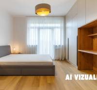 Schlafzimmer mit Doppelbett, Einbauschränken und Holzboden in einer 3-Zimmer-Wohnung.